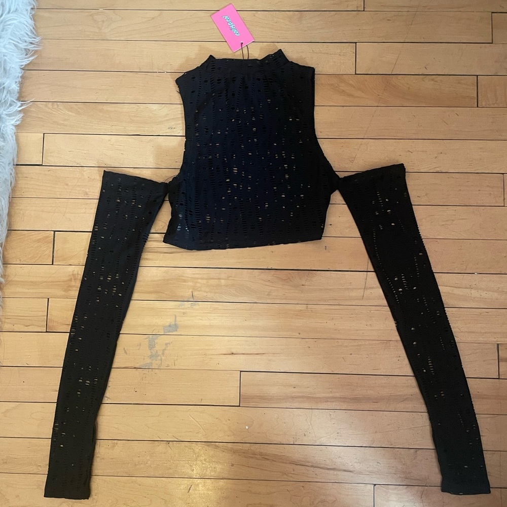 Edikted Open-Shoulder Top - Picture 3 of 5